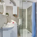 By The River - Old Town By Renters Apartman *
